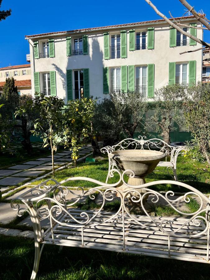 Amazing New Property In The Heart Of The Old Town Of Antibes Bagian luar foto