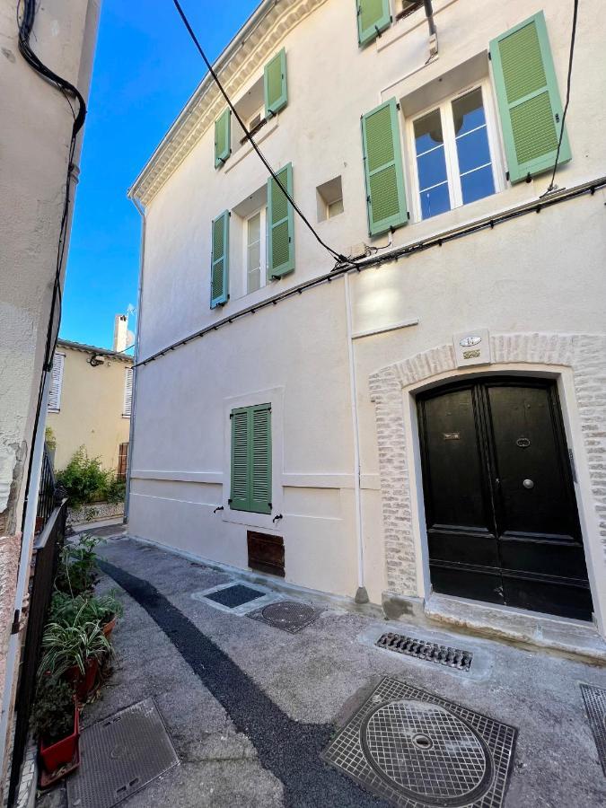 Amazing New Property In The Heart Of The Old Town Of Antibes Bagian luar foto