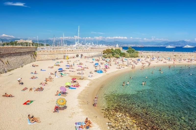 Amazing New Property In The Heart Of The Old Town Of Antibes Bagian luar foto