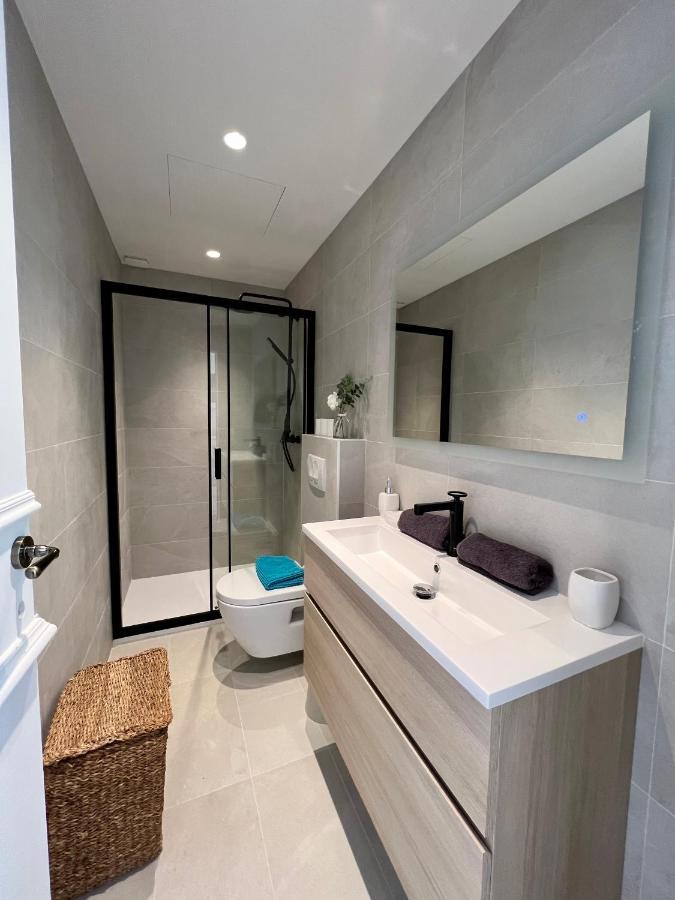 Amazing New Property In The Heart Of The Old Town Of Antibes Bagian luar foto