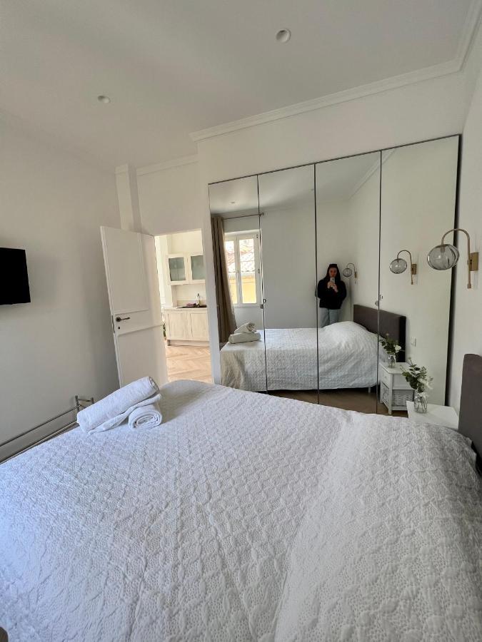 Amazing New Property In The Heart Of The Old Town Of Antibes Bagian luar foto