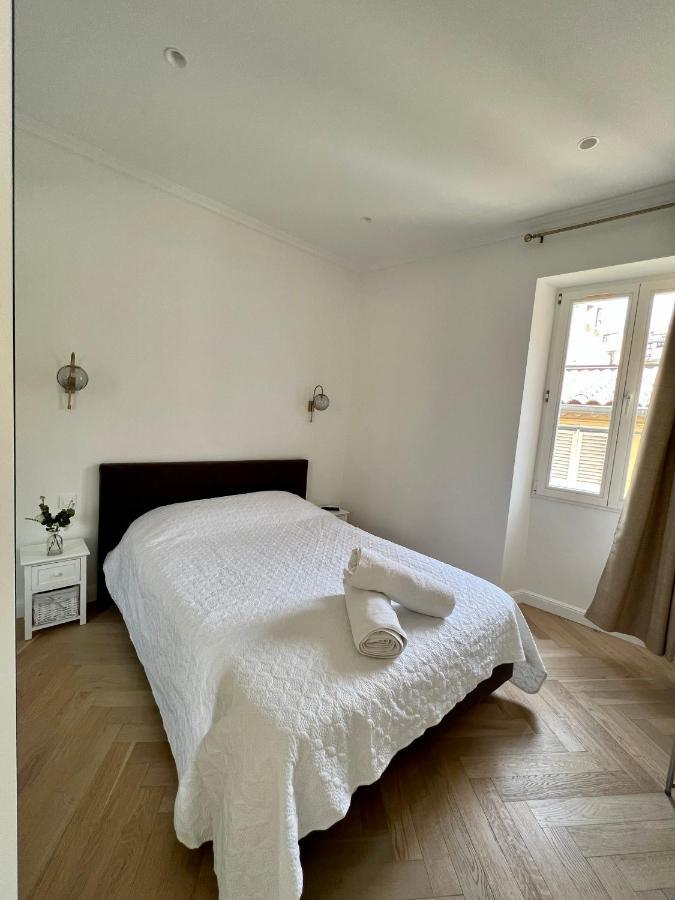 Amazing New Property In The Heart Of The Old Town Of Antibes Bagian luar foto